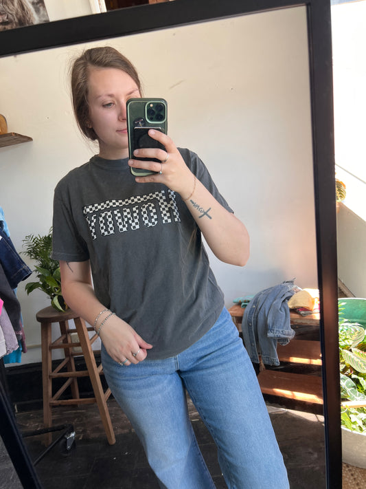 Howdy Graphic Tee - Pepper